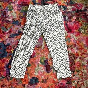 Lightweight summer crop pants.